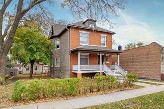 319 Chicago Ave, Unit 1 in Oak Park, IL - Building Photo - Building Photo