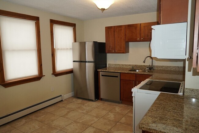 61 Plain St in Taunton, MA - Building Photo - Building Photo