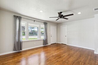 227 W Belt Line Rd in Cedar Hill, TX - Building Photo - Building Photo