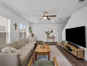 121 Cullen St in Angleton, TX - Building Photo - Building Photo