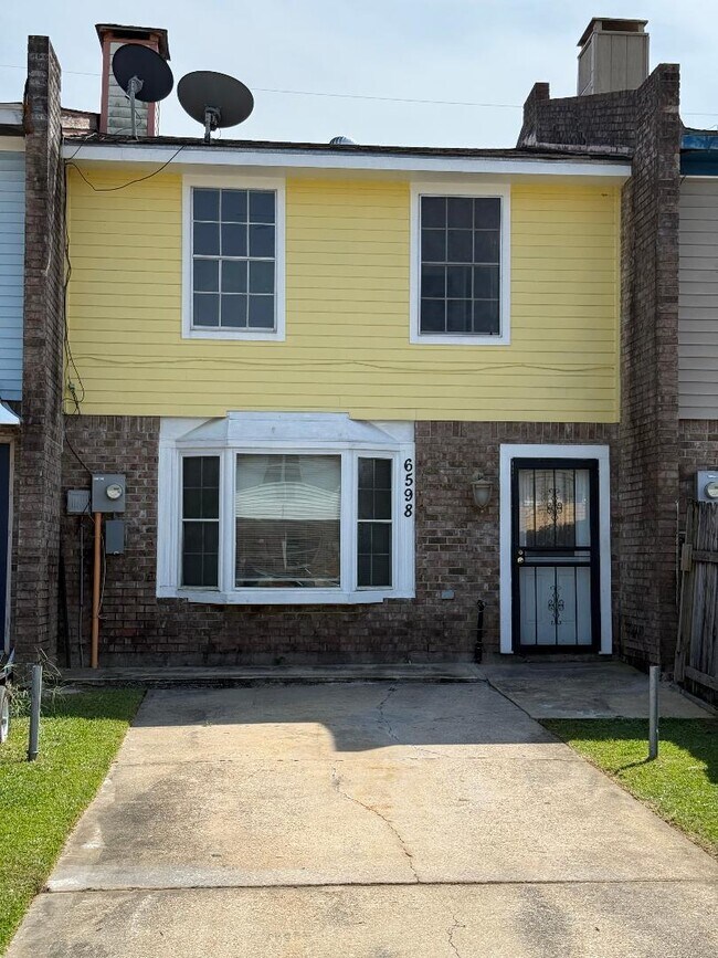 property at 6598 Coveview Ct