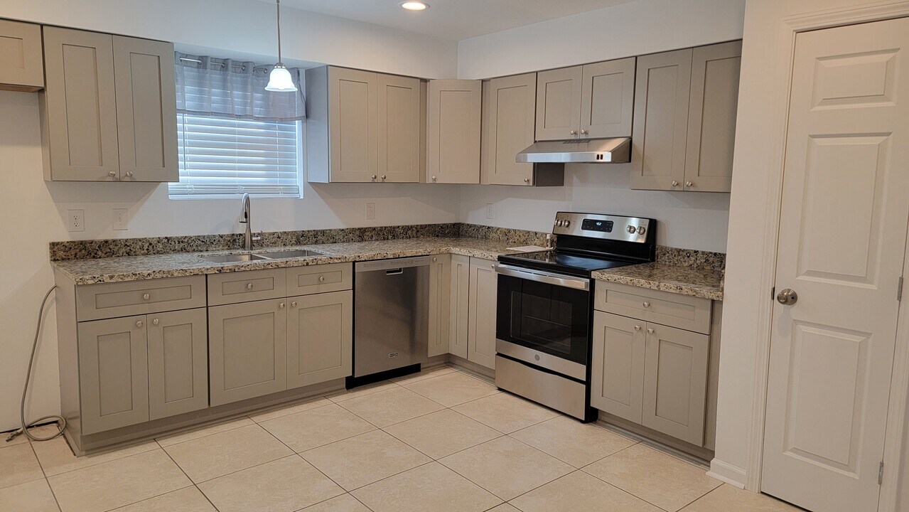 325 Woodland Dr in Boutte, LA - Building Photo