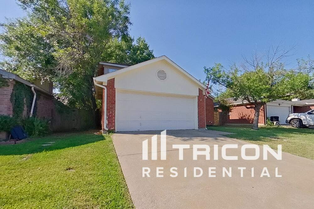 404 Moss Hill Dr in Arlington, TX - Building Photo