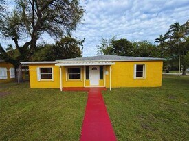 14215 NE 9th Ave in North Miami, FL - Building Photo