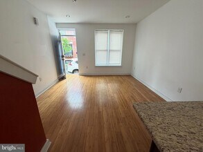 3013 W Cabot St in Philadelphia, PA - Foto de edificio - Building Photo