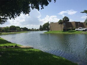 3641 NW 95th Ter in Sunrise, FL - Foto de edificio - Building Photo