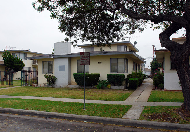 2708 W El Segundo Blvd in Hawthorne, CA - Building Photo - Building Photo