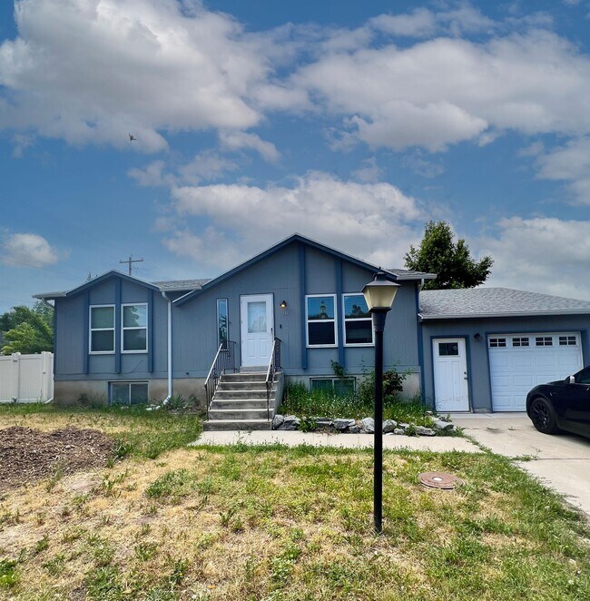 property at 10 Pinewood Dr