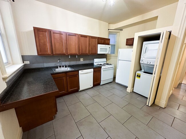 2126 N Sheffield Ave in Chicago, IL - Building Photo - Building Photo