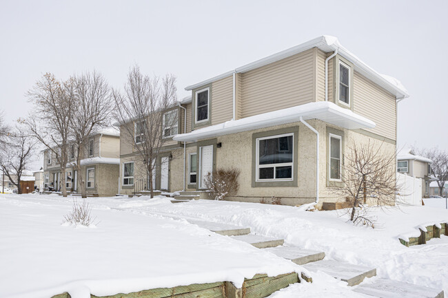 116 Deer Ridge Ln SE in Calgary, AB - Building Photo - Building Photo