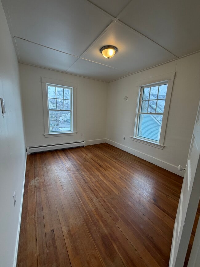 78 Central St in Brattleboro, VT - Foto de edificio - Building Photo