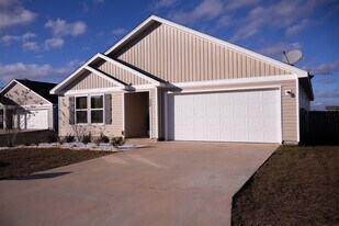 228 Lockwood Way E in Defuniak Springs, FL - Building Photo