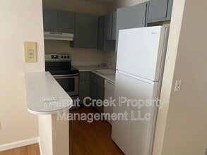 2102 Tower Blvd in Lorain, OH - Foto de edificio - Building Photo