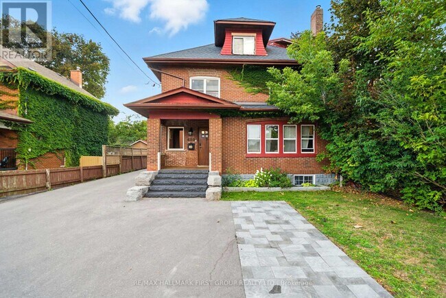 property at 622 Simcoe St N