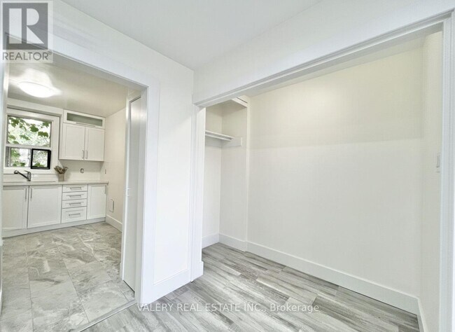 15 Stavebank Rd S in Mississauga, ON - Building Photo - Building Photo