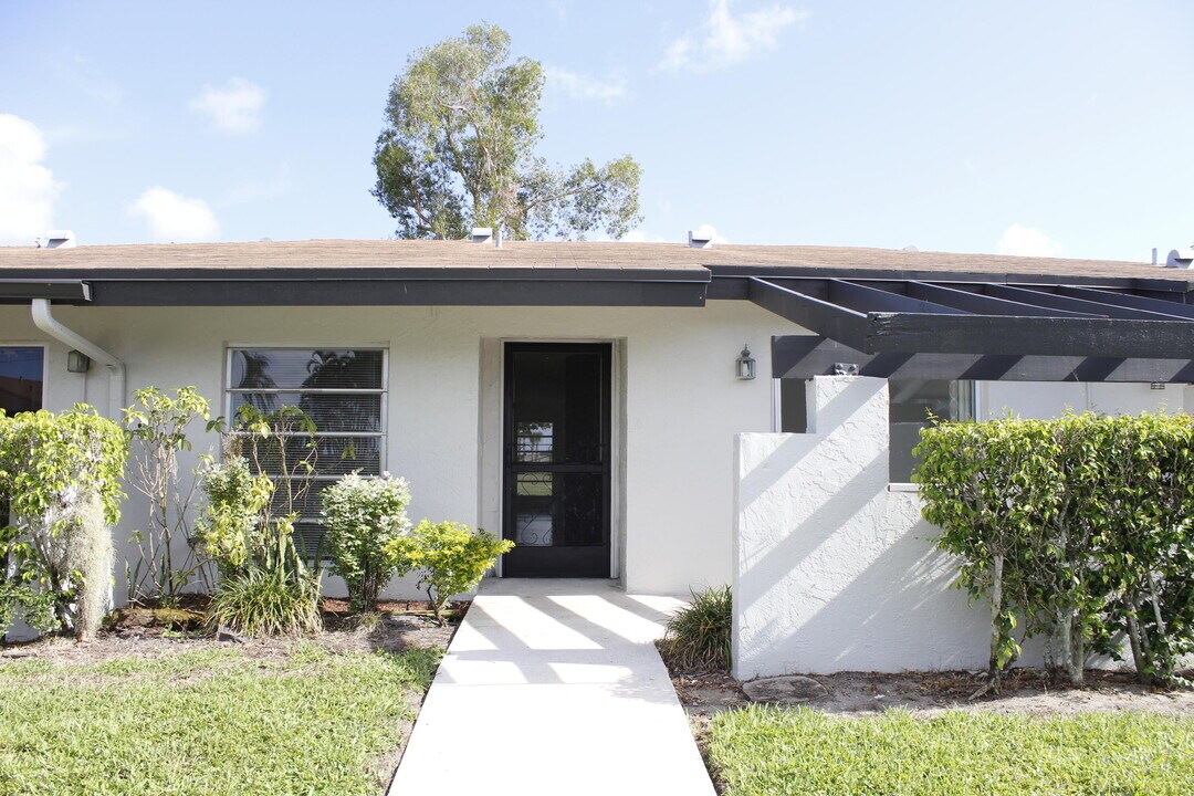 5620 Queen Palm Ct in Delray Beach, FL - Building Photo