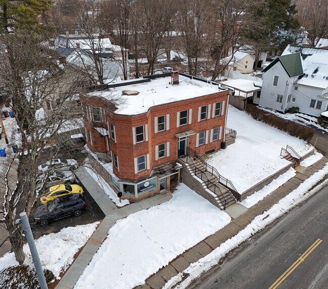 324 Washington Ave, Unit #4 in Kingston, NY - Building Photo - Building Photo
