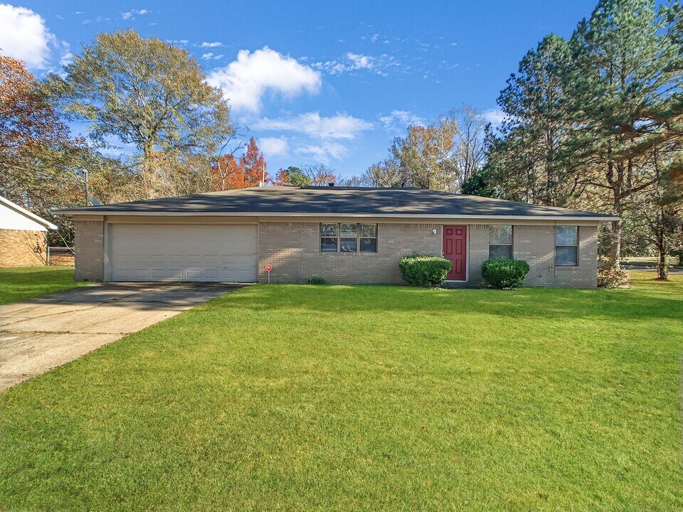2123 Carriage E Ln in Tuscaloosa, AL - Building Photo