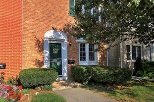 68 Salem Walk in Milford, CT - Building Photo