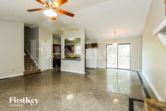 1530 Scott Oaks Ct in Marietta, GA - Foto de edificio - Building Photo