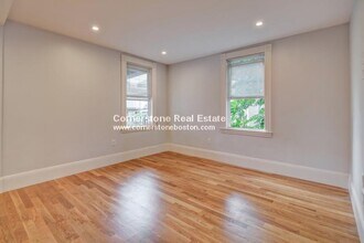147 Boston St, Unit 2 in Boston, MA - Building Photo - Building Photo