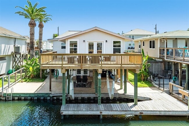 property at 4421 Pelican Rd