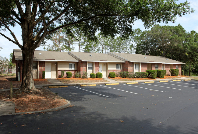 Foxwood Apartments in Eustis, FL - Building Photo - Building Photo