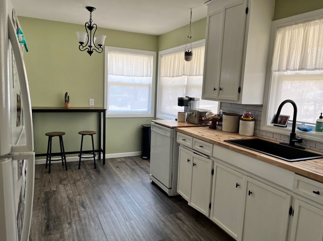 property at 3601 Douglas Dr N