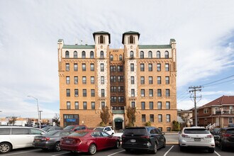 Granada Towers in Long Beach, NY - Building Photo - Building Photo