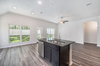 106 Alessandra Way in Huntsville, TX - Building Photo - Building Photo