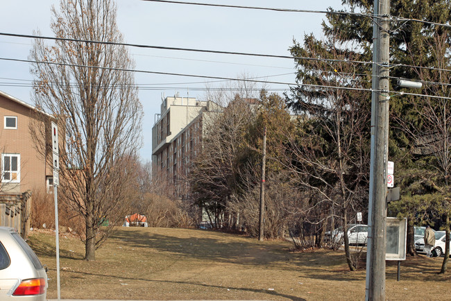 St George Manor in Toronto, ON - Building Photo - Building Photo