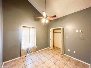 402 Prescott Loop in Laredo, TX - Building Photo - Building Photo