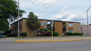 8516 47th St in Lyons, IL - Foto de edificio - Building Photo