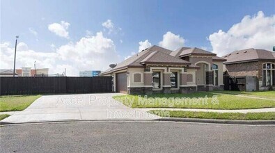 312 Kika De La Garza St in Edinburg, TX - Building Photo - Building Photo