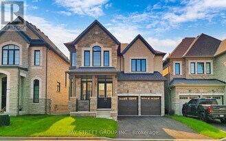 97 Halldorson Ave in Aurora, ON - Building Photo