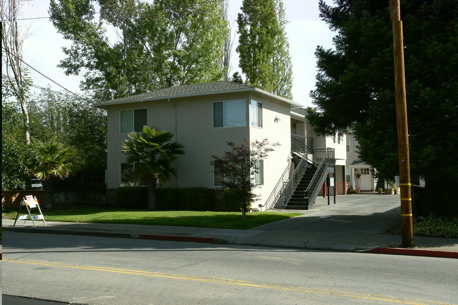 932 University Dr in Menlo Park, CA - Foto de edificio - Building Photo