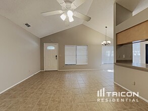 3834 Lake Shore Dr in Palm Harbor, FL - Building Photo - Building Photo