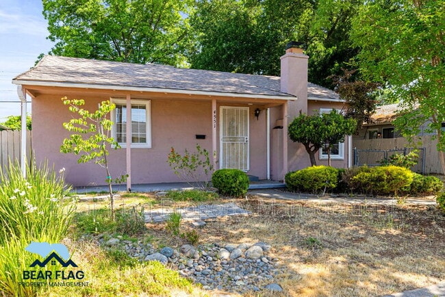 4551 Orinda Way in Sacramento, CA - Building Photo - Building Photo