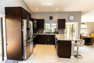 510 Green River Ln in Davie, FL - Building Photo - Building Photo
