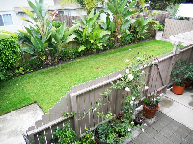 17092 Emerald Ln, Unit A in Huntington Beach, CA - Building Photo - Building Photo