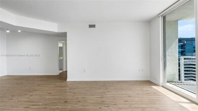 18800 NE 29th Ave in Miami, FL - Building Photo - Building Photo