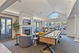 Evergreen Heights in Kirkland, WA - Foto de edificio - Building Photo