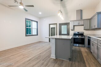 136 Banister Ct in Lafayette, LA - Building Photo - Building Photo