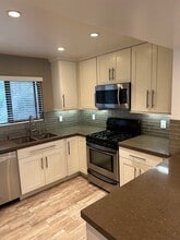 1229 Rebecca Ln, Unit B in Santa Barbara, CA - Foto de edificio - Building Photo