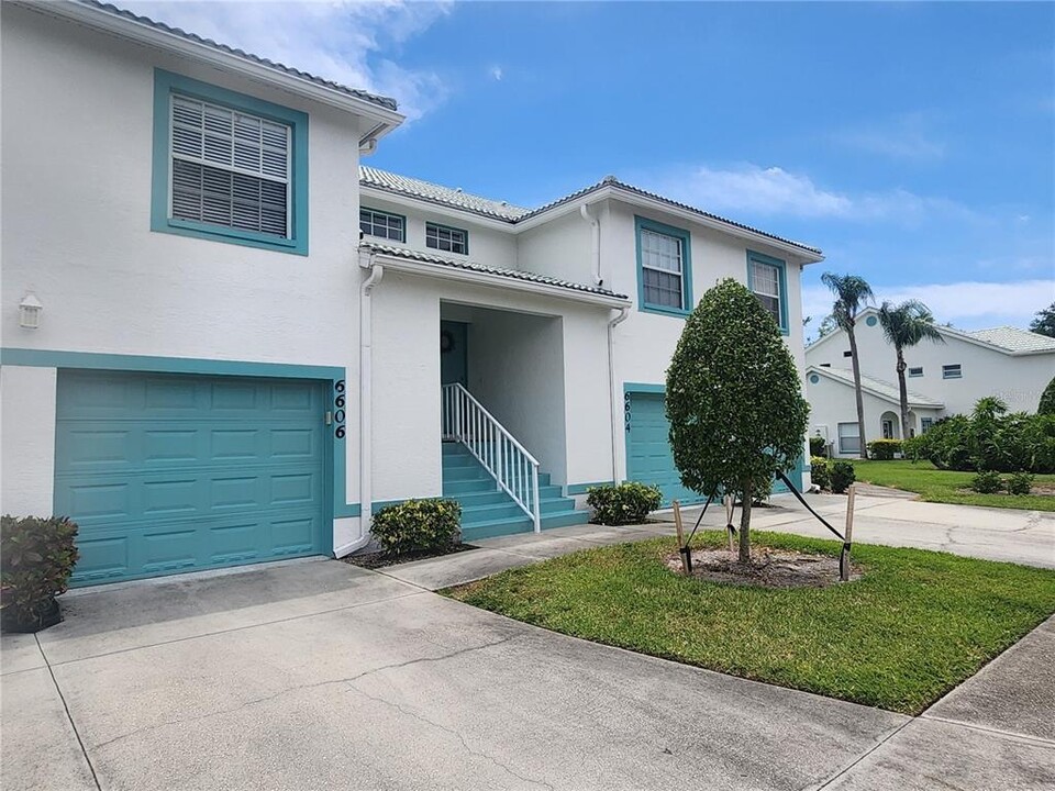 6606 Pineview Terrace in Bradenton, FL - Building Photo