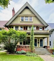 2723 N Downer Ave in Milwaukee, WI - Building Photo