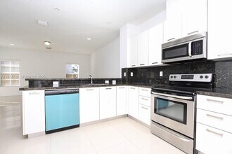 15670 SW 11th Terrace in Miami, FL - Building Photo - Building Photo