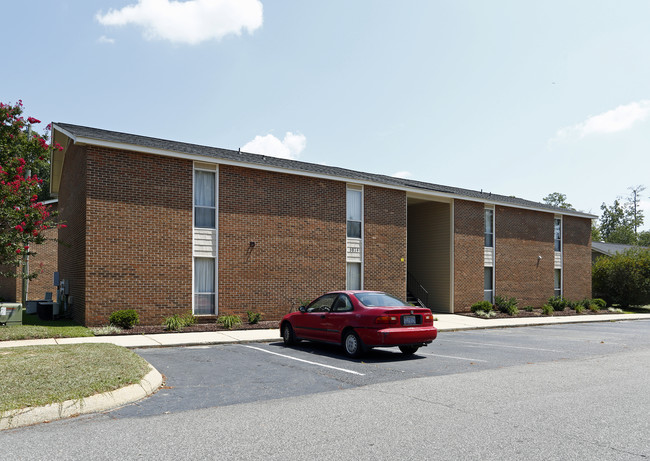 Century Oaks Apartments in Fayetteville, NC - Building Photo - Building Photo