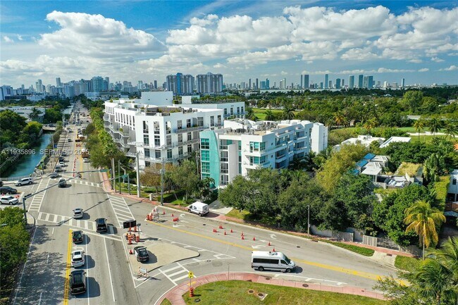 2020 Prairie Ave, Unit 202 in Miami Beach, FL - Building Photo - Building Photo