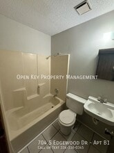 704 S Edgewood Dr, Unit Apt B1 in Dothan, AL - Building Photo - Building Photo
